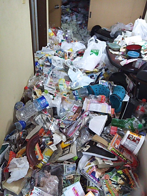 横浜の住宅のゴミ回収（作業前）
